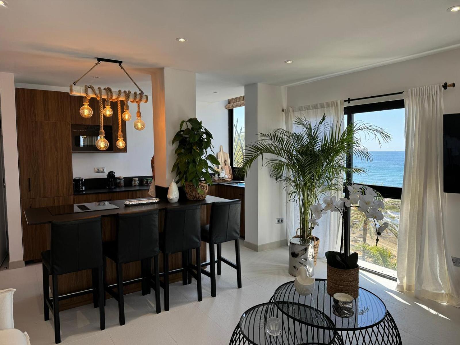 Marbella Beachfront Apartment Eksteriør billede